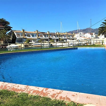 Apartamento En Roses Con Vistas Al Canal Y Piscina المظهر الخارجي الصورة