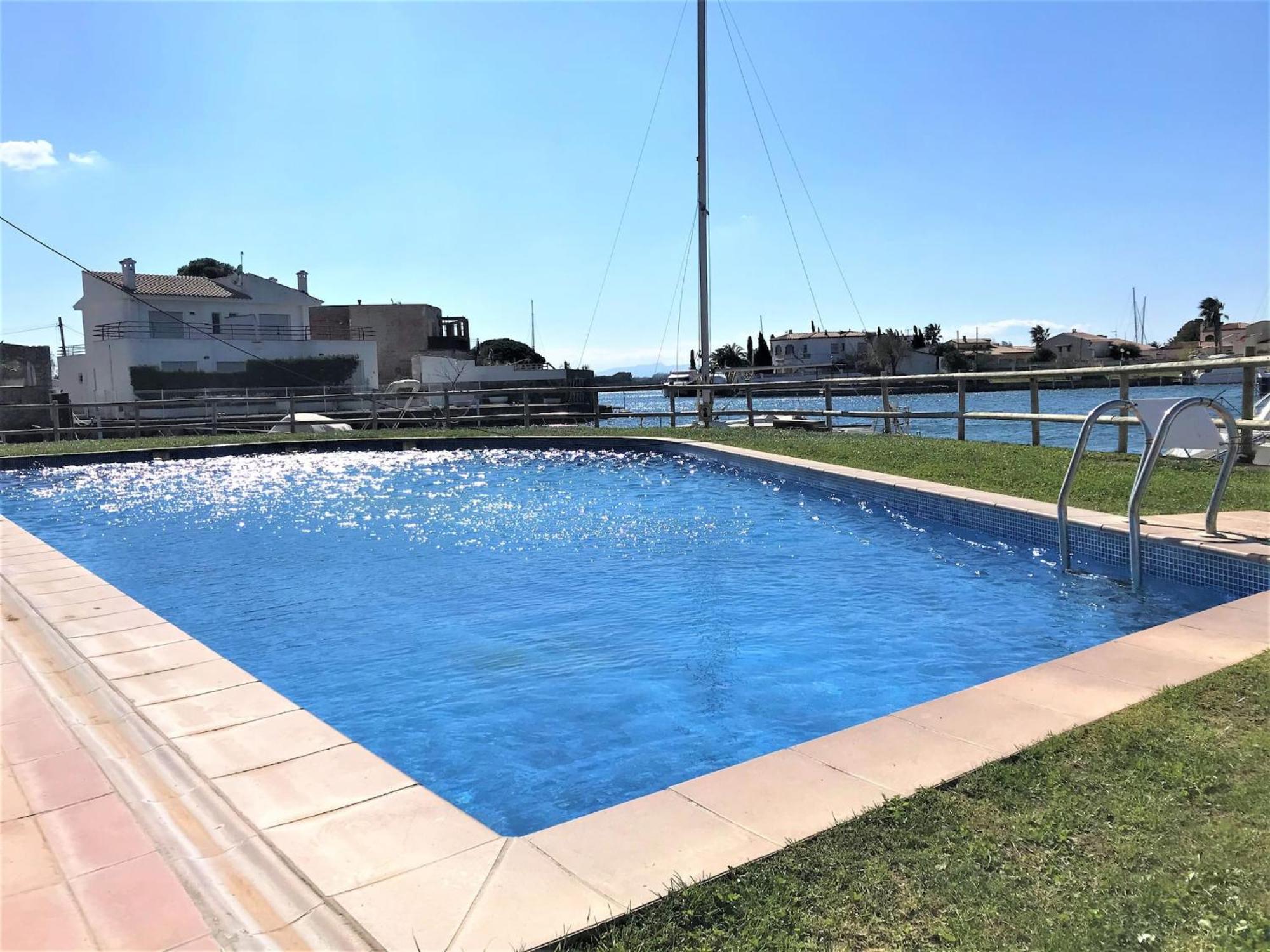 Apartamento En Roses Con Vistas Al Canal Y Piscina المظهر الخارجي الصورة