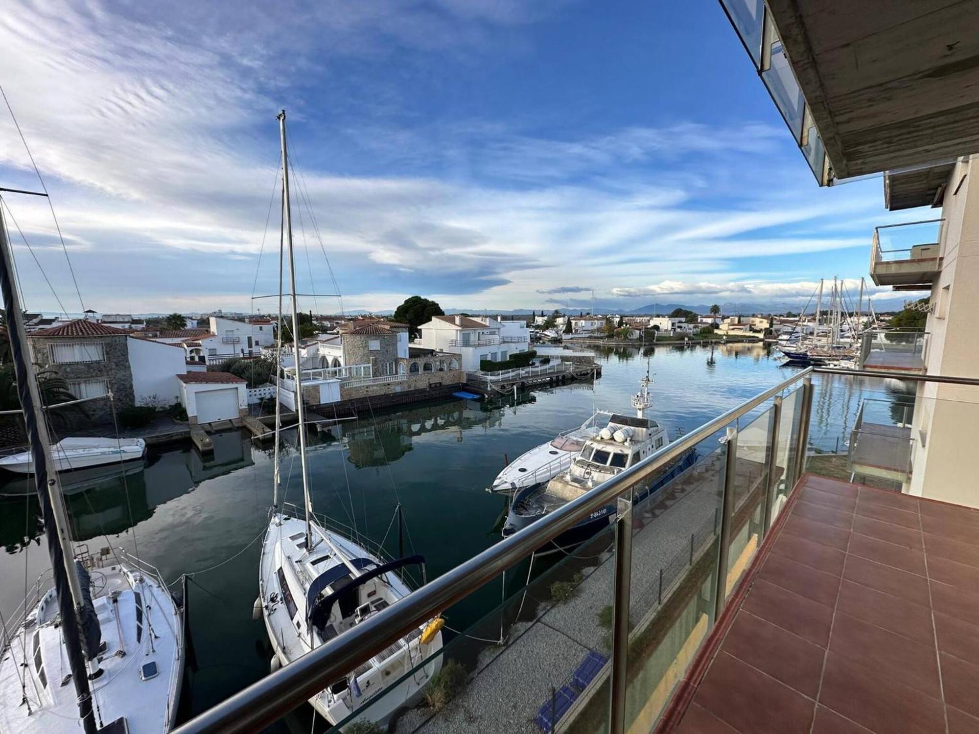 Apartamento En Roses Con Vistas Al Canal Y Piscina المظهر الخارجي الصورة