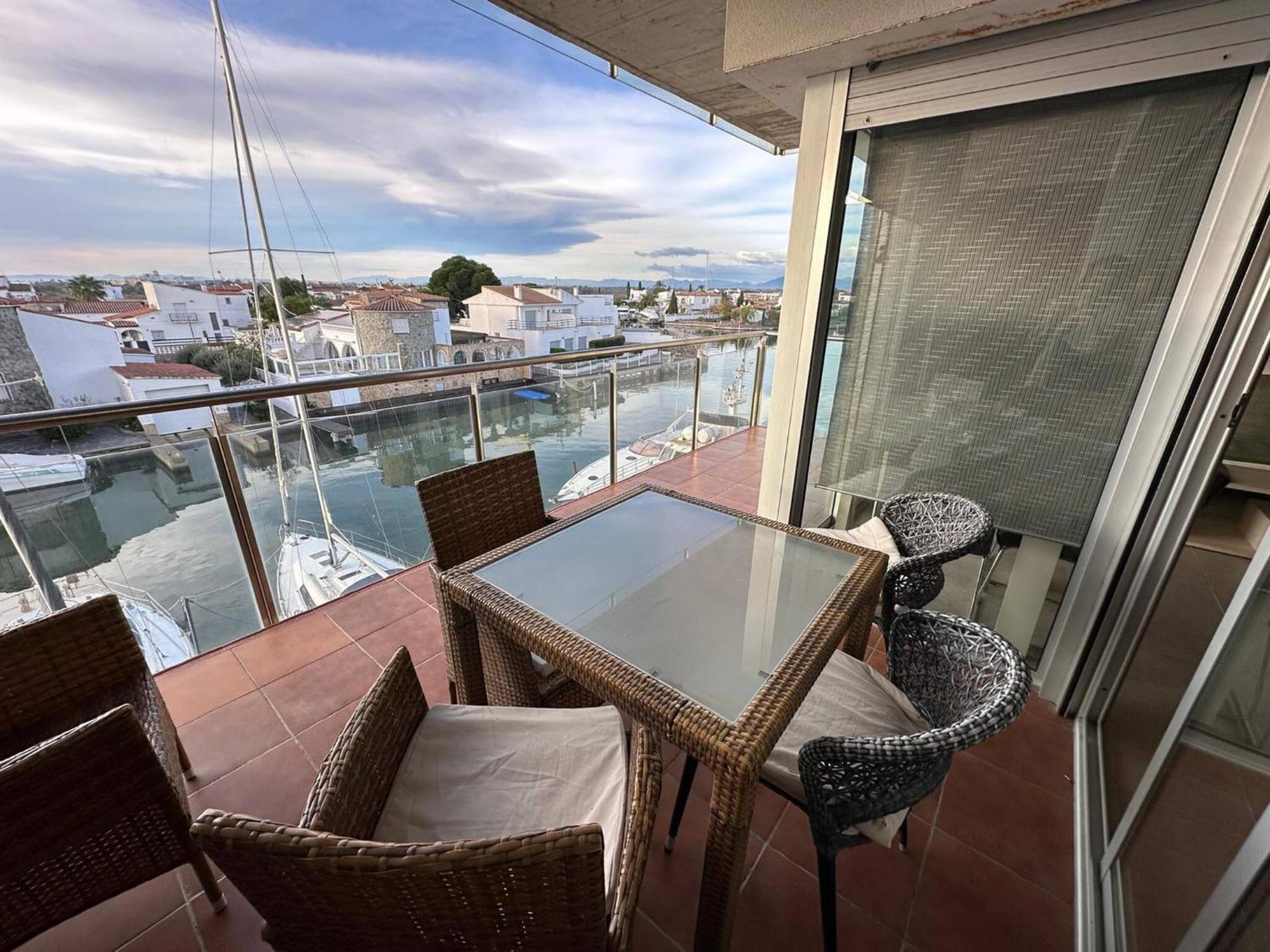 Apartamento En Roses Con Vistas Al Canal Y Piscina المظهر الخارجي الصورة